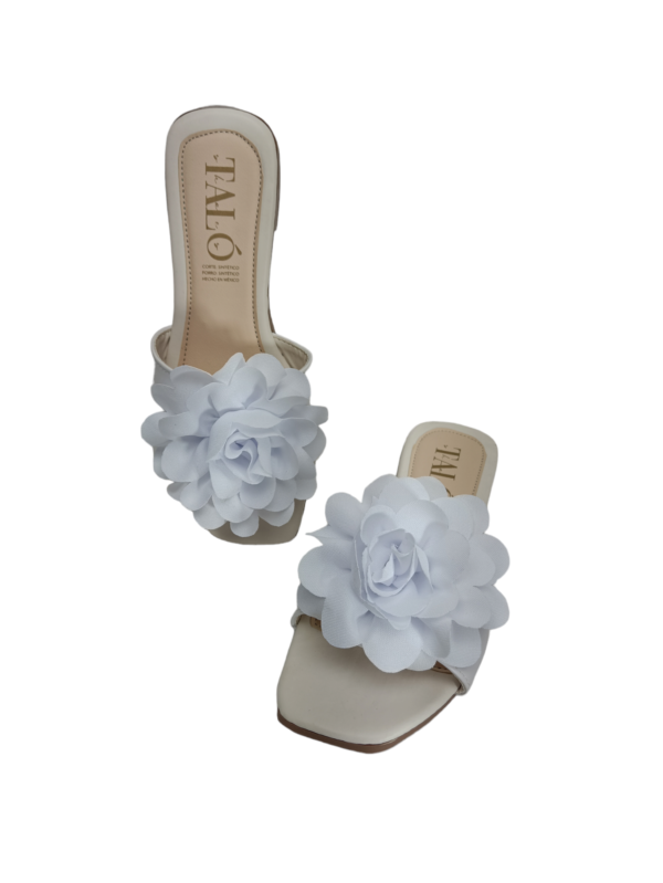 SANDALIA BLANCA FLOR 28 5003 - Image 3