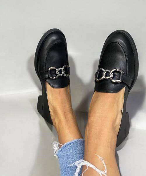 Mocasin Negro con Adorno de Eslabones Mod. 29 1178