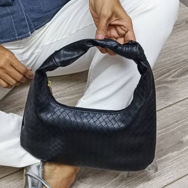 Bolsa Tejida de Mano color Negro Mod. 10 0210