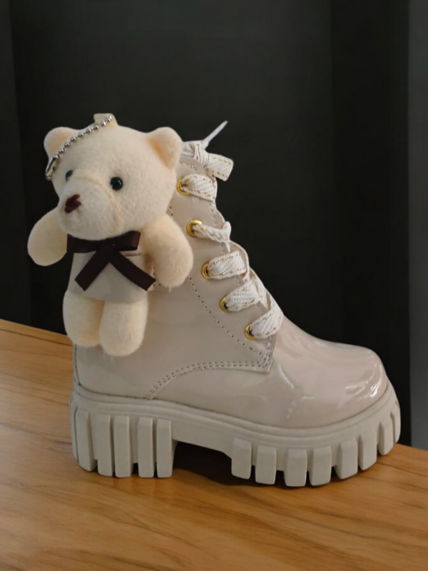 Bota Charol Latte Infantil con Oso Mod. 14 0001
