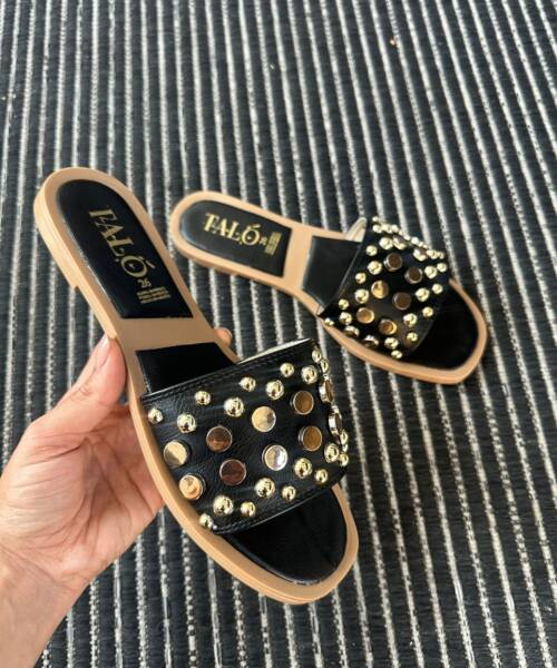Sandalias Negra con Remaches Oro Mod. 18 0360