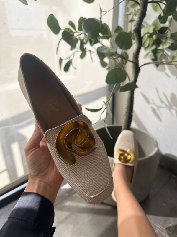 Valerinas Beige con Adorno de Caracol Mod. 02 5013
