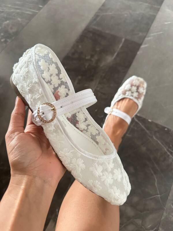 Valerina Blanca Floral: Dulzura y Elegancia Pura Mod. 04 0900