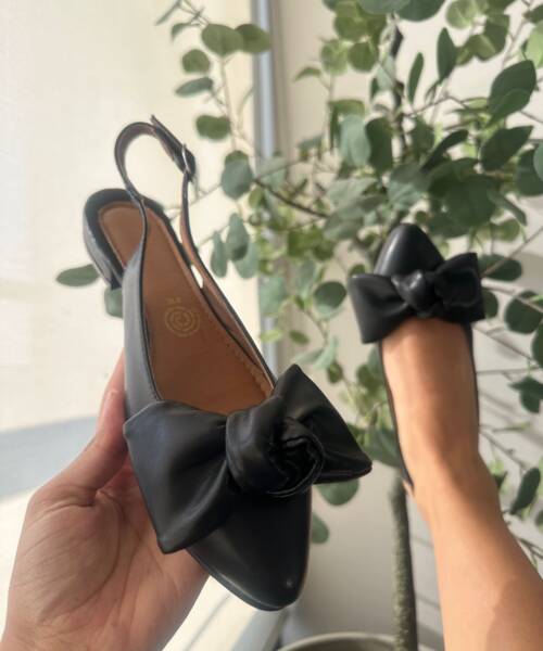 Elegancia en Cada Paso; Valerinas Negras con Nudo Mod. 25 3833