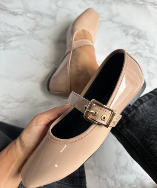 04 0910 Valerina Charol Color Neutro con Hebilla Dorada