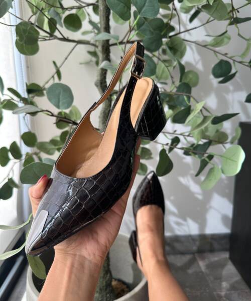 Elegnte Zapatilla Cafe Estilo Cocodrilo que Dejan Huella Mod. 05 5000