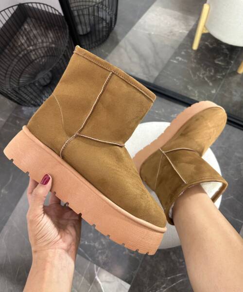 Comodidad de Lujo: Botas Camel Con Forro Acolchado Mod. 44 5000