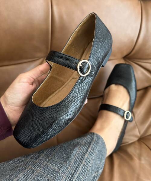 Flats Con Textura Serpiente Negro Y Correa Mod. 102 0476