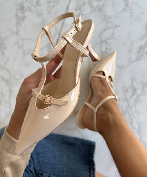 Zapatillas De Charol Late Con Correas Cruzadas Mod. 103 0727