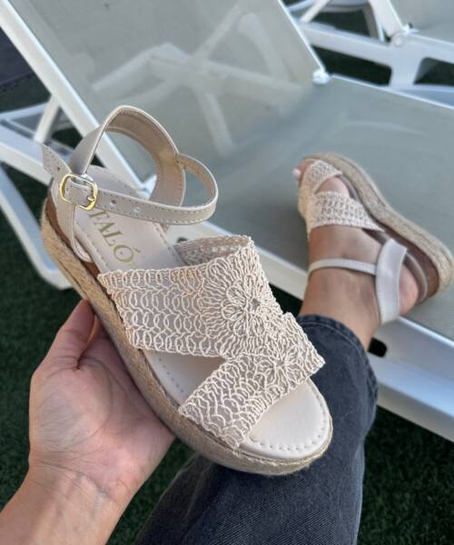 Alpargata Beige con Correa Ajustable Mod. 04 0611