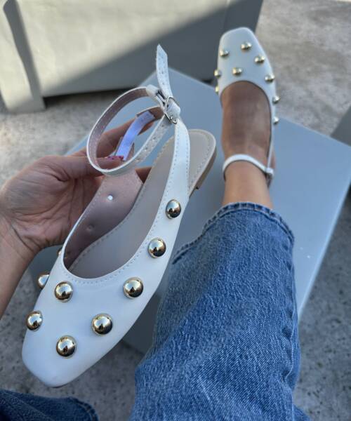 Valerinas en Color Leche con Estoperoles Mod. 04 0917